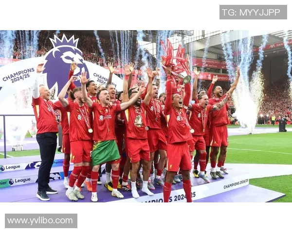 韩国足球明星加盟曼联引发热议球迷期待新赛季精彩表现